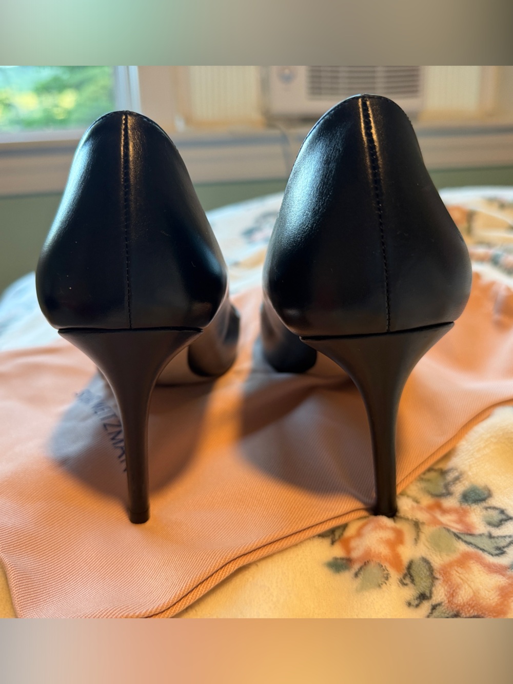 Stuart Weitzman Black Pointed-Toe Leather Pumps - Picture 3 of 4